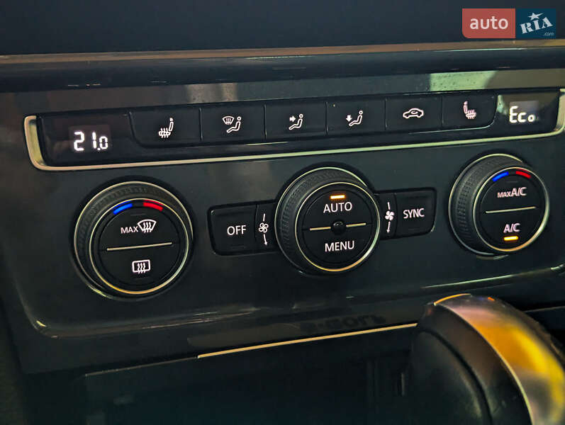 Хетчбек Volkswagen e-Golf 2020 в Дніпрі