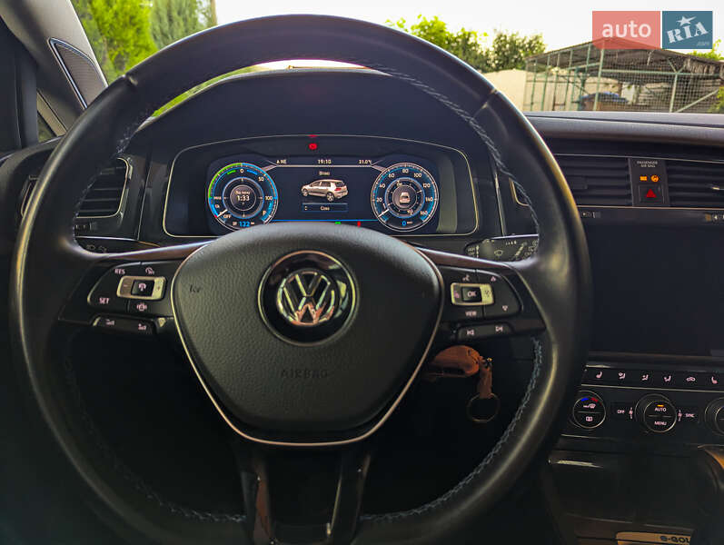 Хетчбек Volkswagen e-Golf 2020 в Дніпрі