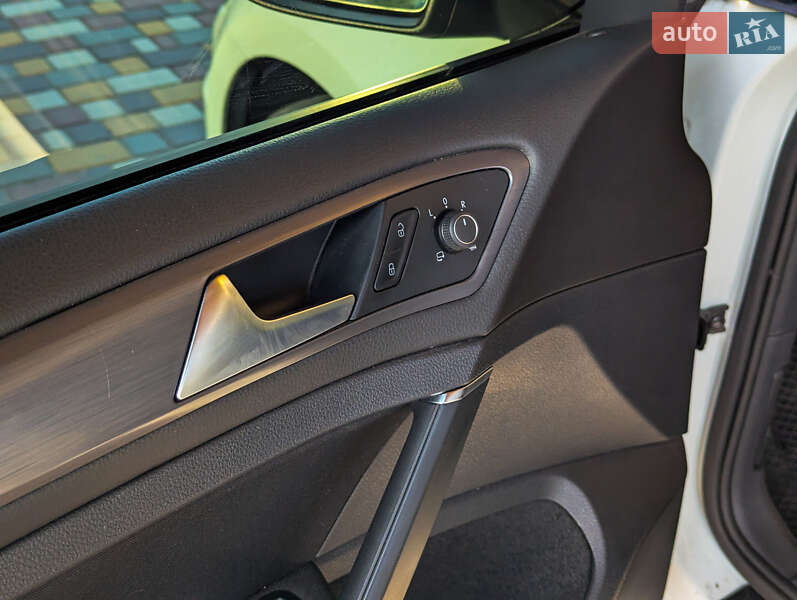 Хетчбек Volkswagen e-Golf 2020 в Дніпрі