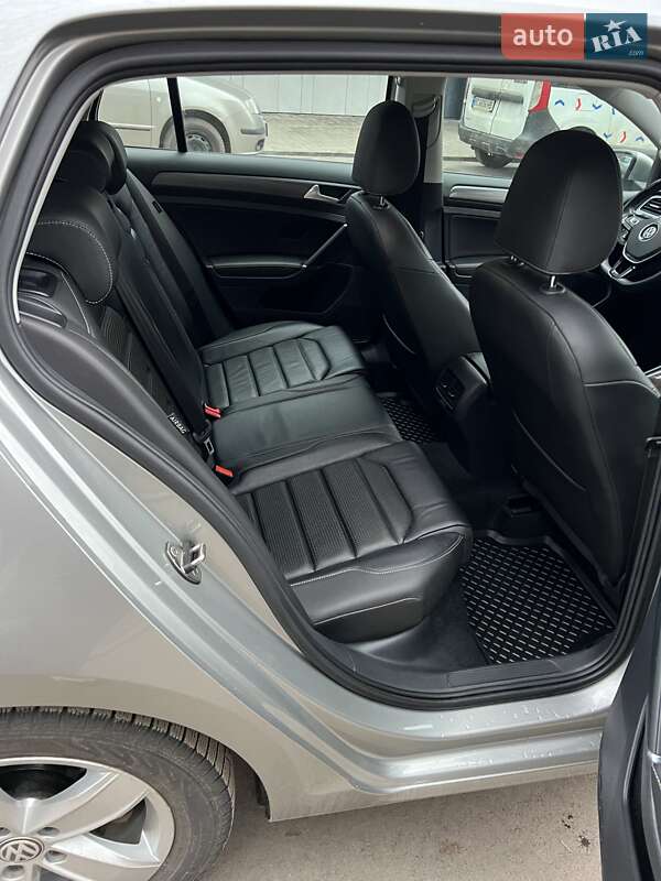 Хетчбек Volkswagen e-Golf 2017 в Черкасах