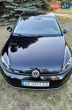 Хетчбек Volkswagen e-Golf 2015 в Дніпрі