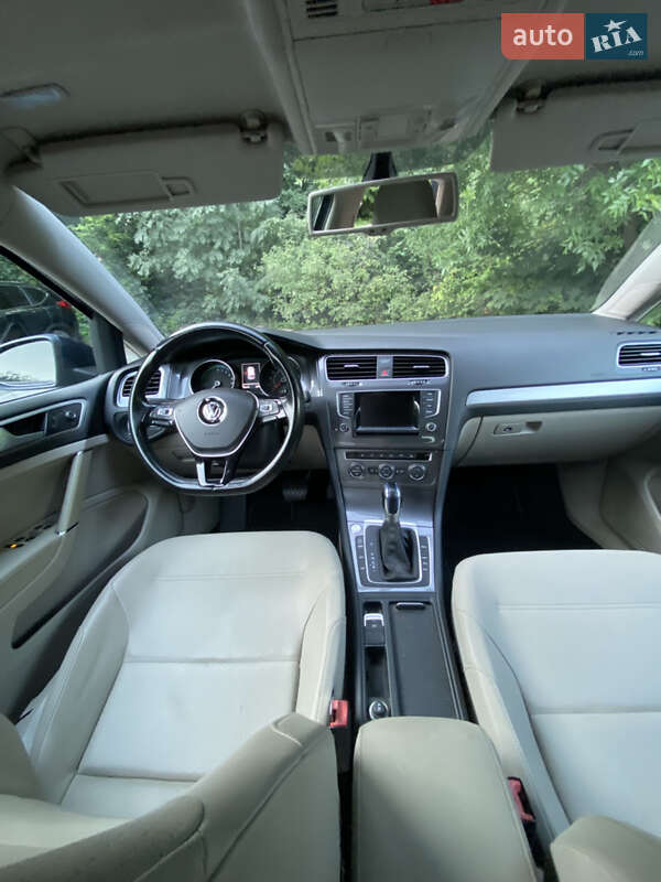 Хетчбек Volkswagen e-Golf 2015 в Полтаві