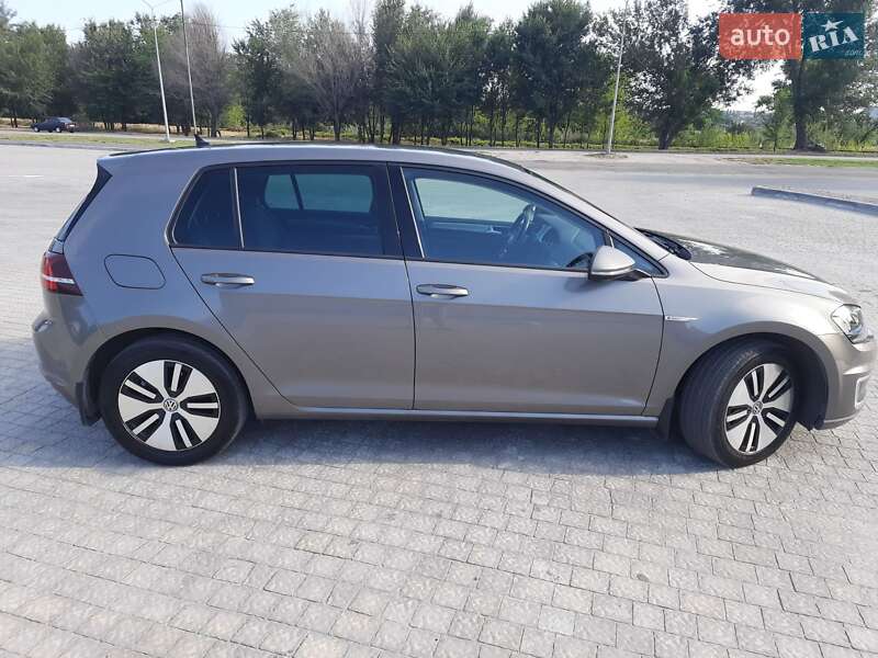 Хетчбек Volkswagen e-Golf 2015 в Запоріжжі