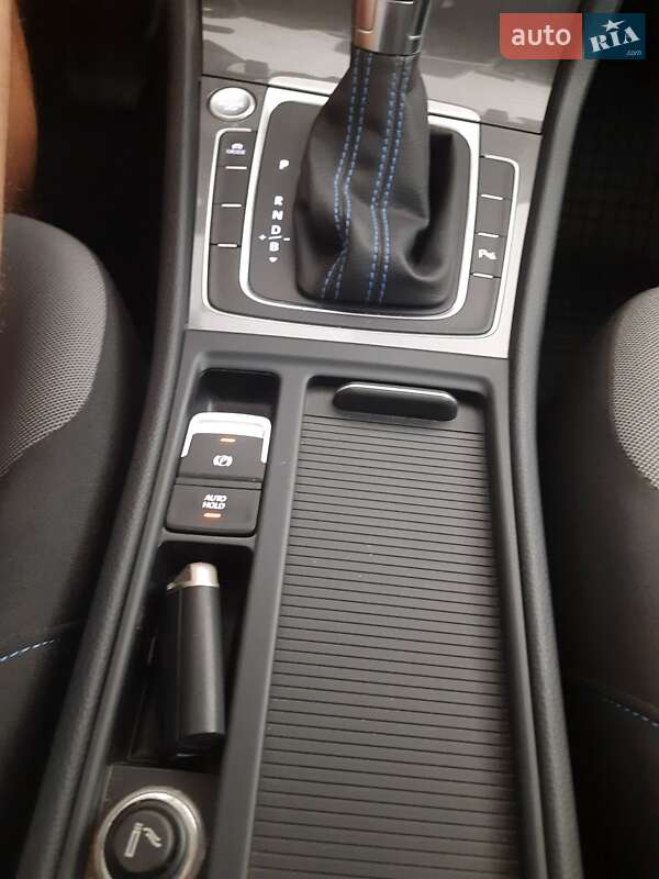 Хетчбек Volkswagen e-Golf 2015 в Запоріжжі