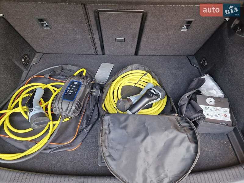 Хэтчбек Volkswagen e-Golf 2019 в Мукачево