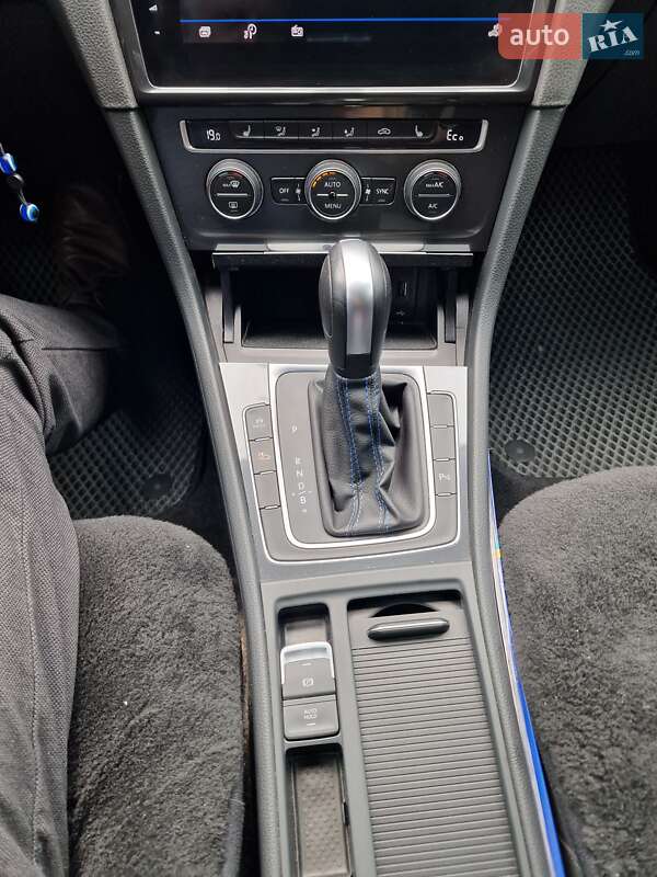 Хэтчбек Volkswagen e-Golf 2019 в Мукачево