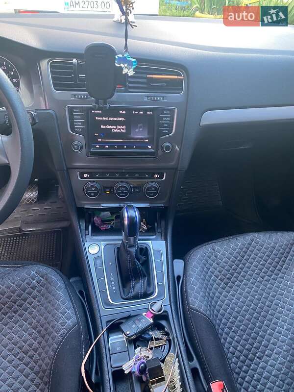 Хэтчбек Volkswagen e-Golf 2016 в Житомире