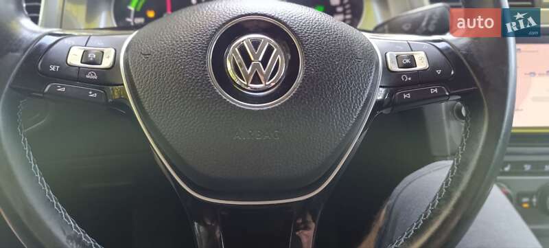 Хетчбек Volkswagen e-Golf 2014 в Житомирі