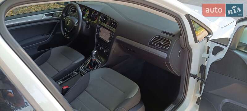 Хетчбек Volkswagen e-Golf 2014 в Житомирі