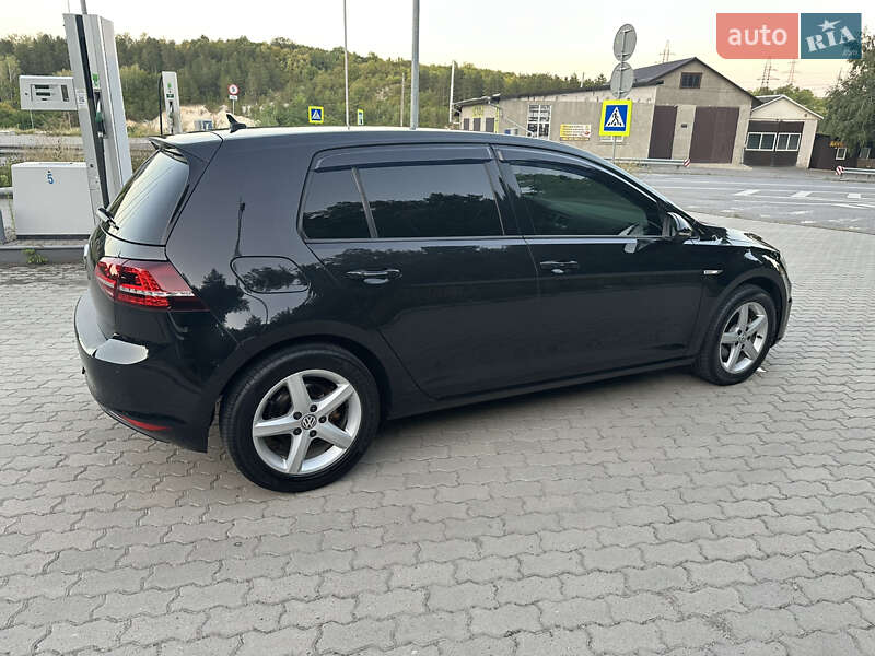 Хэтчбек Volkswagen e-Golf 2015 в Могилев-Подольске фото 17 Хэтчбек Volkswagen e-Golf 2015 в Могилев-Подольске