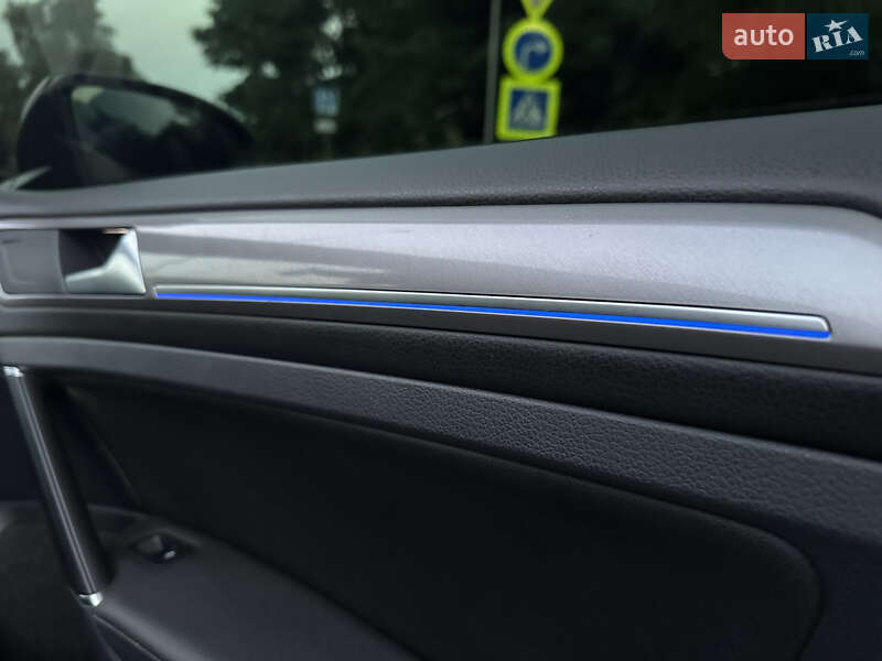 Хэтчбек Volkswagen e-Golf 2015 в Могилев-Подольске фото 30 Хэтчбек Volkswagen e-Golf 2015 в Могилев-Подольске