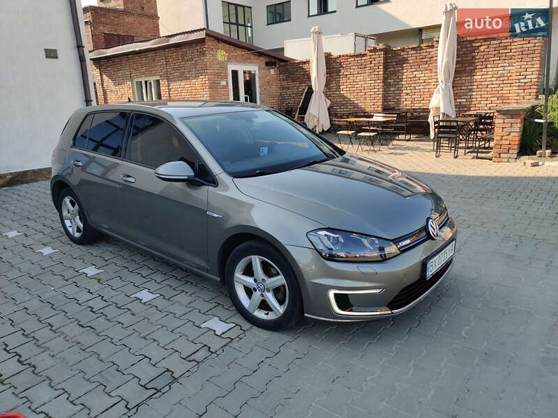Хэтчбек Volkswagen e-Golf 2016 в Хмельницком