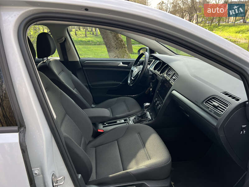 Хэтчбек Volkswagen e-Golf 2018 в Луцке