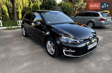Хетчбек Volkswagen e-Golf 2017 в Києві