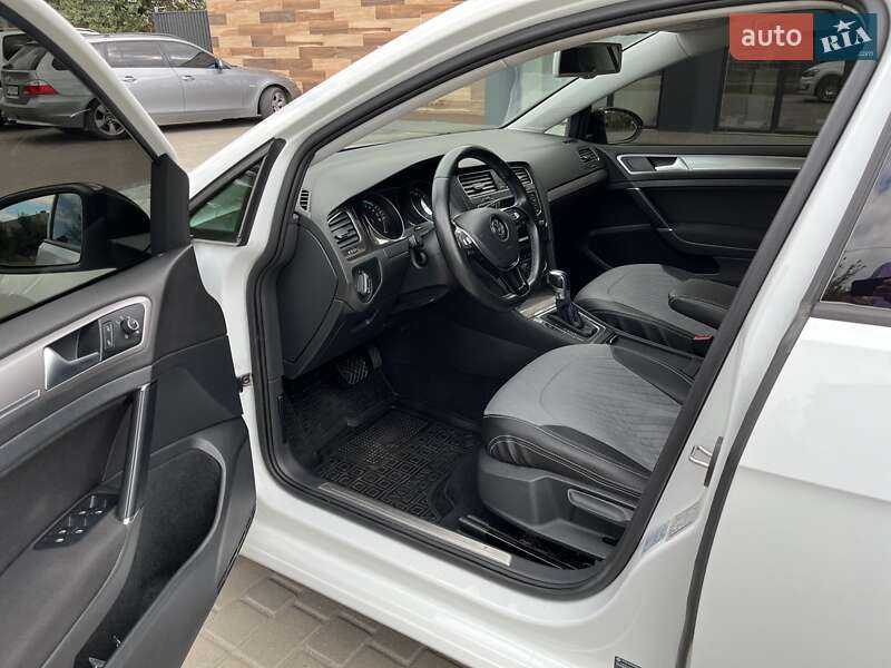 Хетчбек Volkswagen e-Golf 2014 в Луцьку