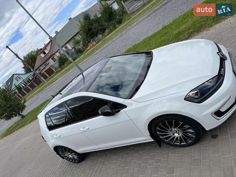 Хетчбек Volkswagen e-Golf 2014 в Луцьку