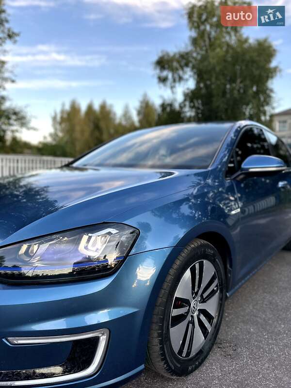 Хетчбек Volkswagen e-Golf 2014 в Житомирі