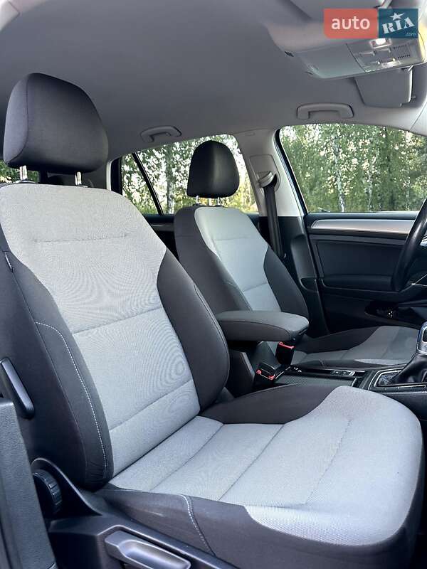 Хетчбек Volkswagen e-Golf 2014 в Житомирі