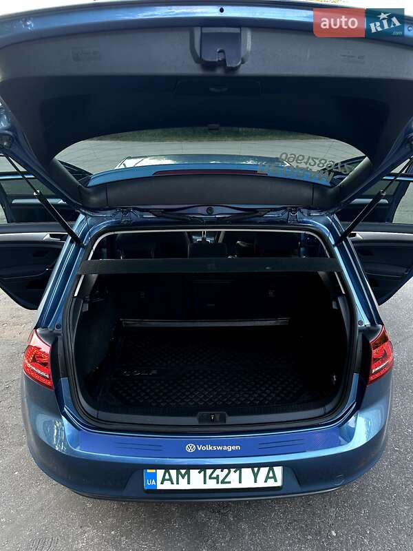 Хетчбек Volkswagen e-Golf 2014 в Житомирі