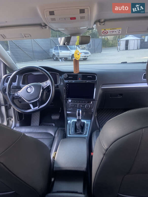 Хэтчбек Volkswagen e-Golf 2017 в Кривом Роге фото 11 Хэтчбек Volkswagen e-Golf 2017 в Кривом Роге