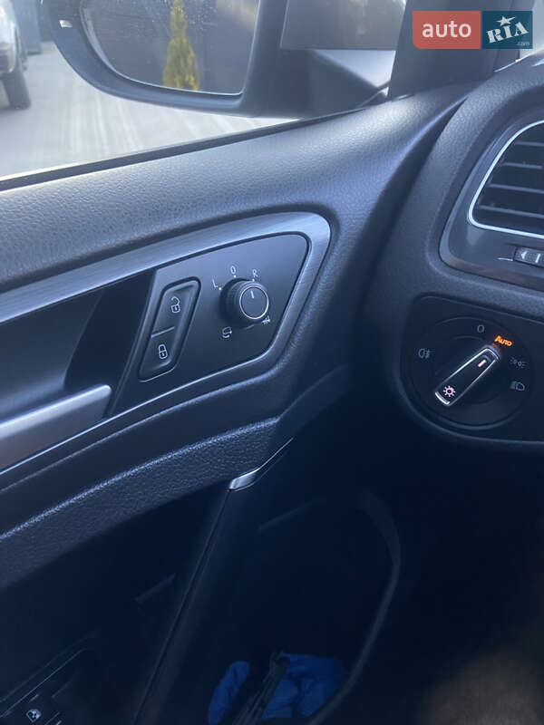 Хэтчбек Volkswagen e-Golf 2017 в Кривом Роге фото 17 Хэтчбек Volkswagen e-Golf 2017 в Кривом Роге
