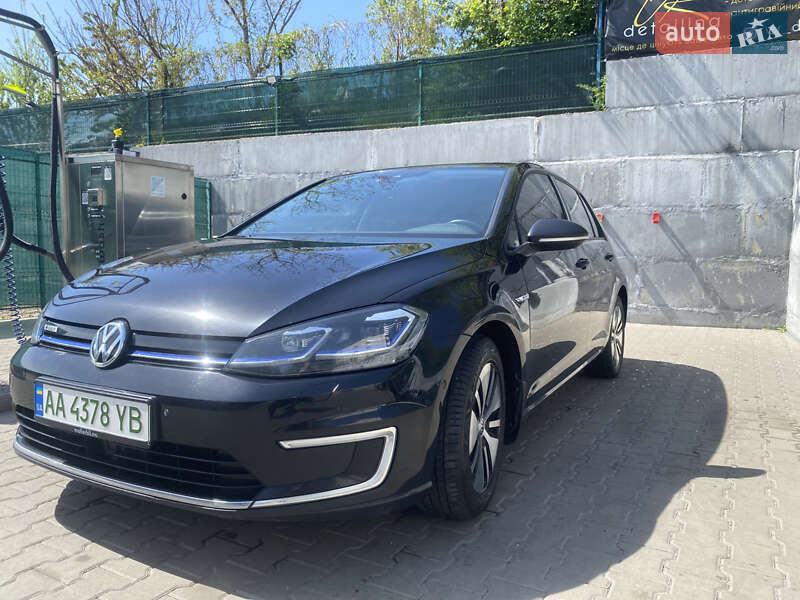 Хэтчбек Volkswagen e-Golf 2018 в Киеве