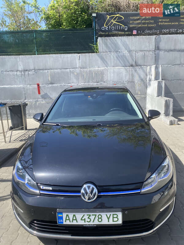 Хэтчбек Volkswagen e-Golf 2018 в Киеве