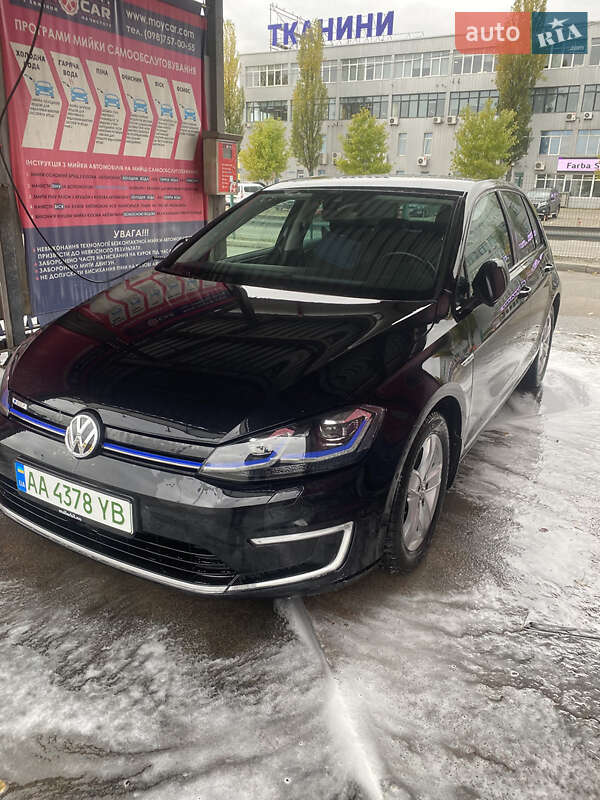 Хэтчбек Volkswagen e-Golf 2018 в Киеве