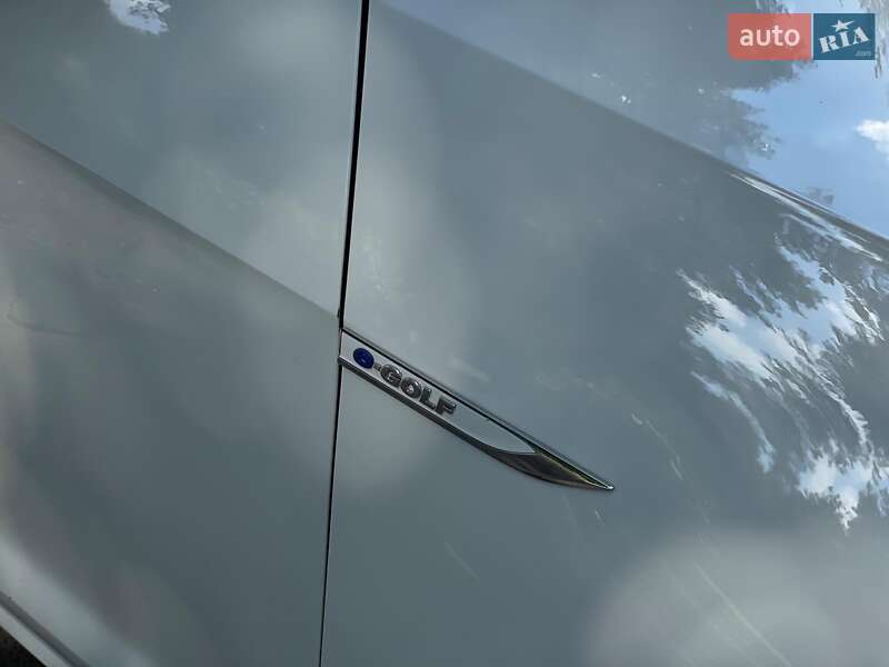 Хетчбек Volkswagen e-Golf 2017 в Києві