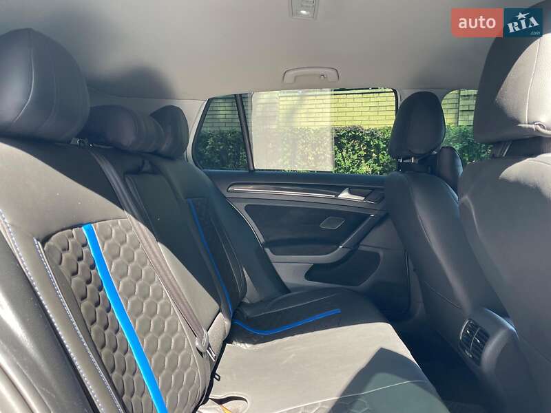 Хетчбек Volkswagen e-Golf 2017 в Києві
