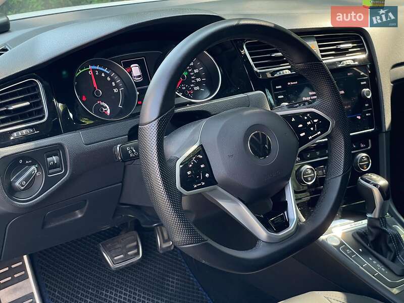 Хетчбек Volkswagen e-Golf 2017 в Києві