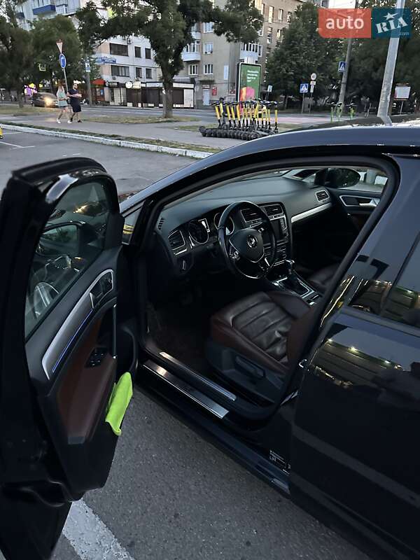 Хетчбек Volkswagen e-Golf 2014 в Івано-Франківську