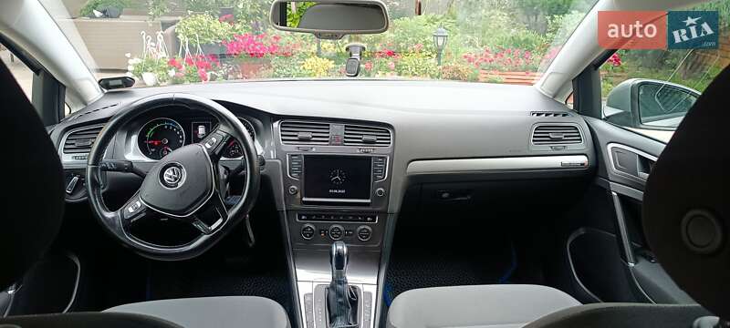 Хетчбек Volkswagen e-Golf 2014 в Львові