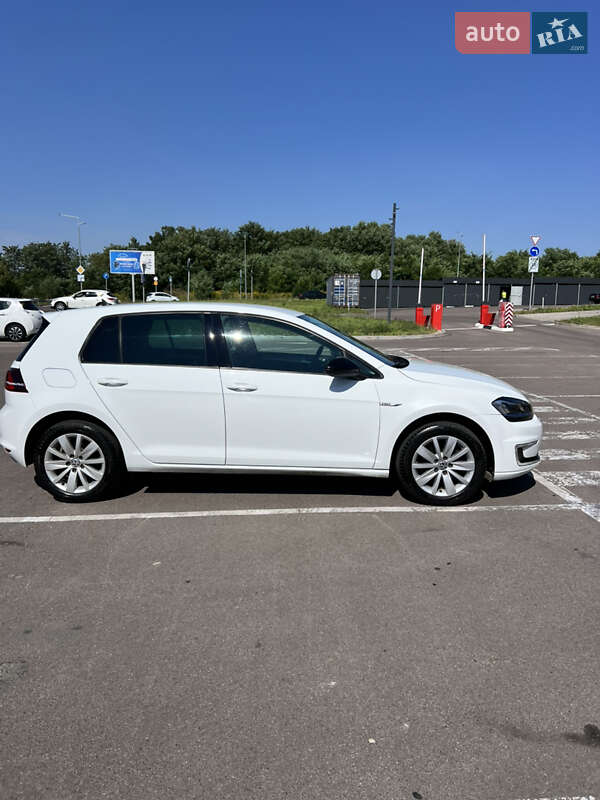 Хетчбек Volkswagen e-Golf 2015 в Рівному
