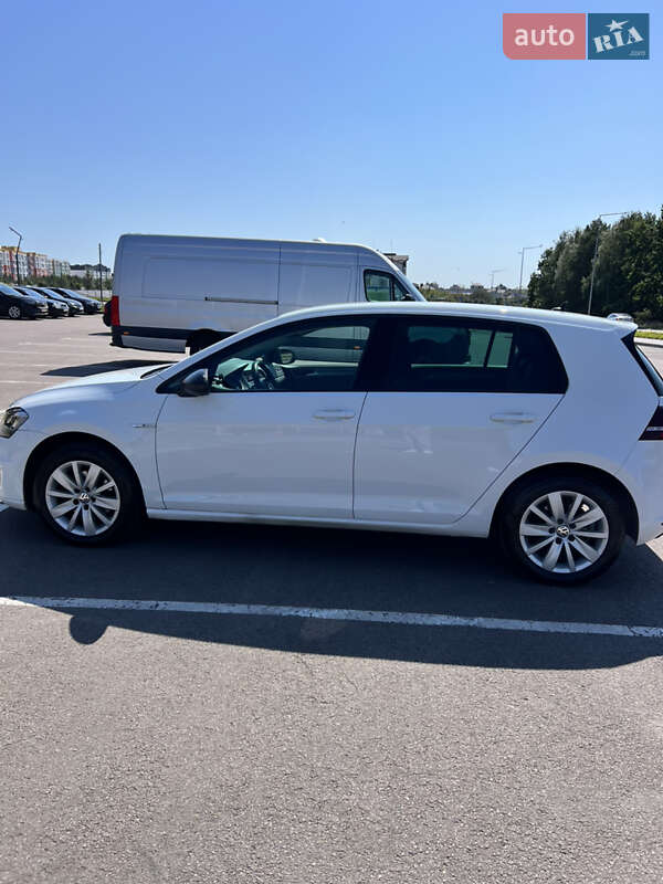 Хетчбек Volkswagen e-Golf 2015 в Рівному
