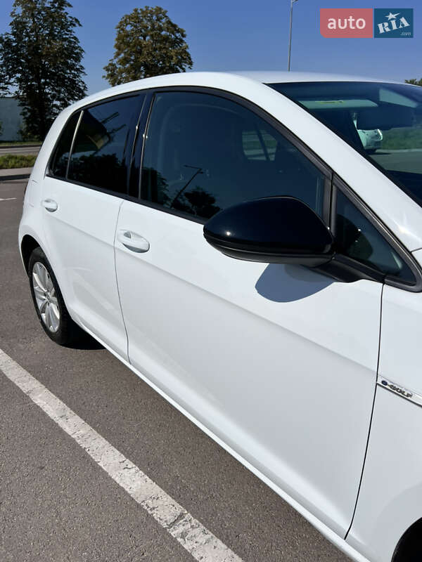 Хетчбек Volkswagen e-Golf 2015 в Рівному