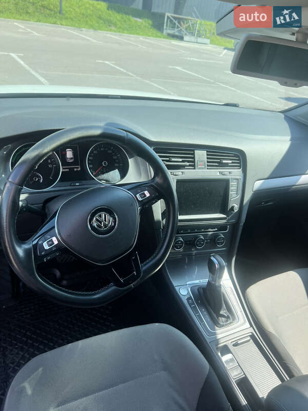 Хетчбек Volkswagen e-Golf 2015 в Рівному