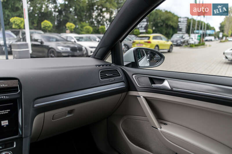 Хэтчбек Volkswagen e-Golf 2018 в Львове фото 11 Хэтчбек Volkswagen e-Golf 2018 в Львове