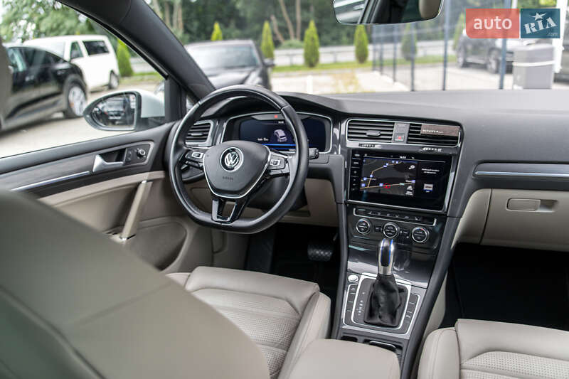 Хэтчбек Volkswagen e-Golf 2018 в Львове фото 17 Хэтчбек Volkswagen e-Golf 2018 в Львове
