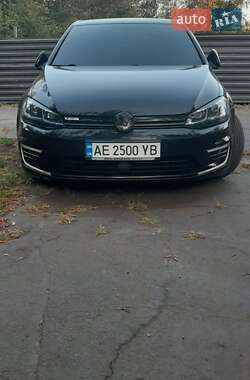Хэтчбек Volkswagen e-Golf 2017 в Кривом Роге