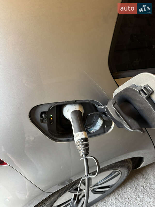 Хетчбек Volkswagen e-Golf 2015 в Кропивницькому