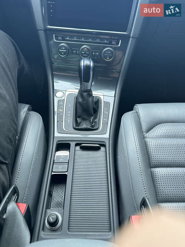 Хэтчбек Volkswagen e-Golf 2018 в Чугуеве