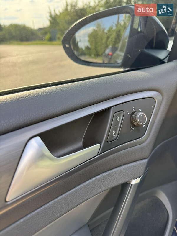 Хэтчбек Volkswagen e-Golf 2018 в Чугуеве