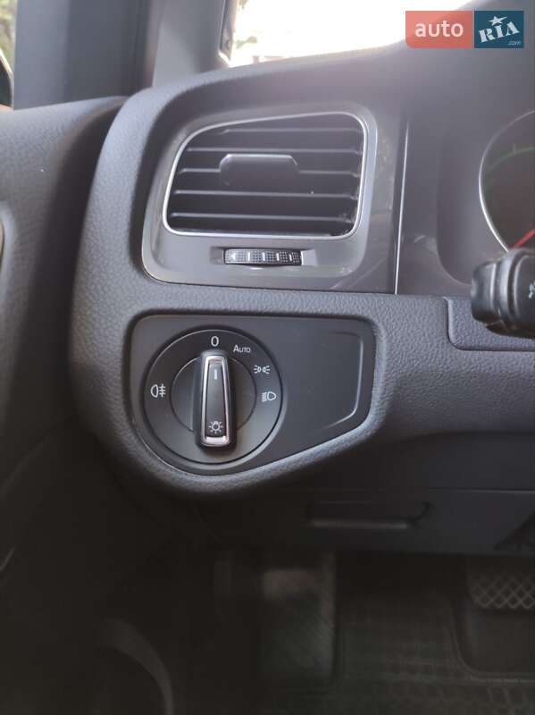 Хетчбек Volkswagen e-Golf 2015 в Запоріжжі