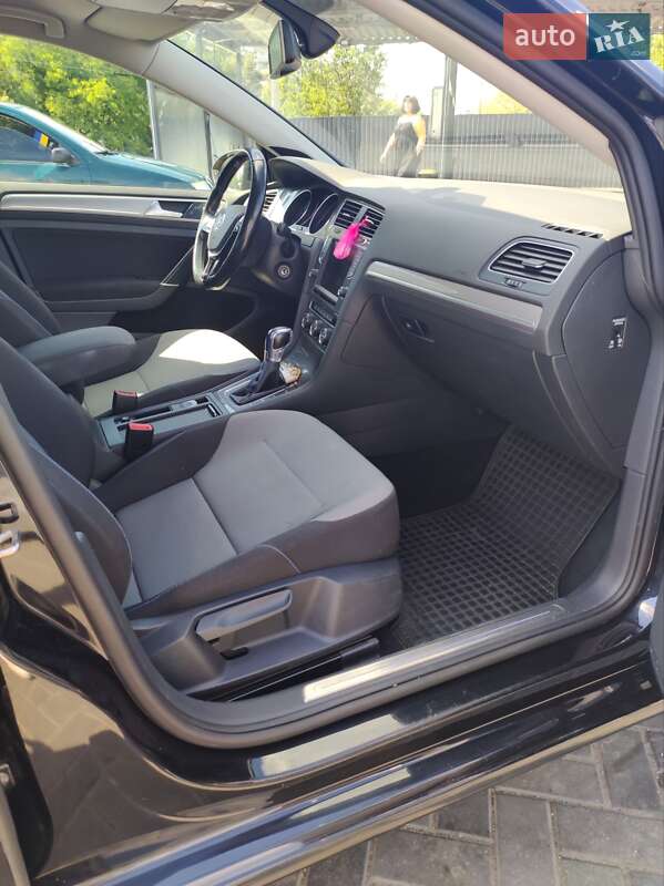 Хетчбек Volkswagen e-Golf 2015 в Запоріжжі