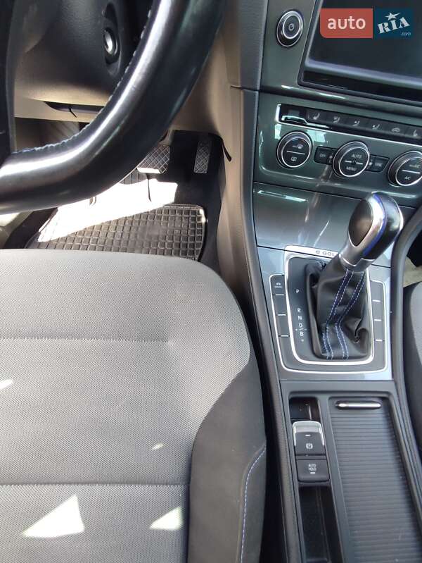 Хетчбек Volkswagen e-Golf 2015 в Запоріжжі