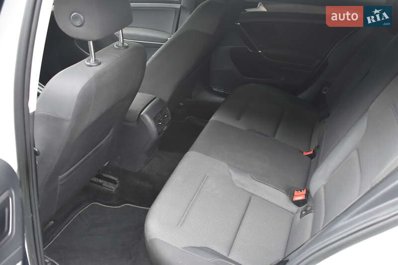 Хэтчбек Volkswagen e-Golf 2018 в Львове