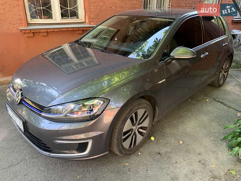 Хэтчбек Volkswagen e-Golf 2018 в Киеве