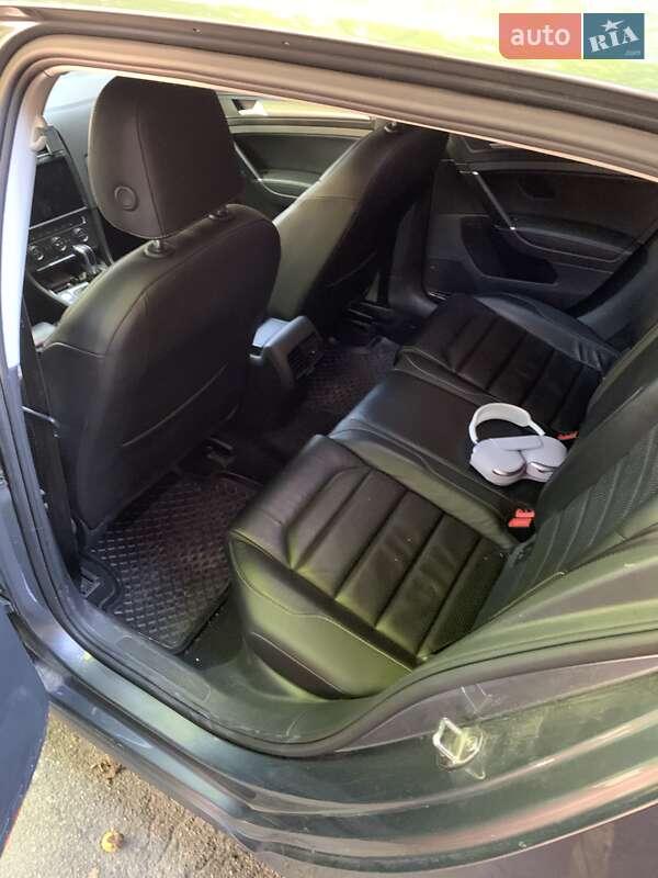 Хэтчбек Volkswagen e-Golf 2018 в Киеве