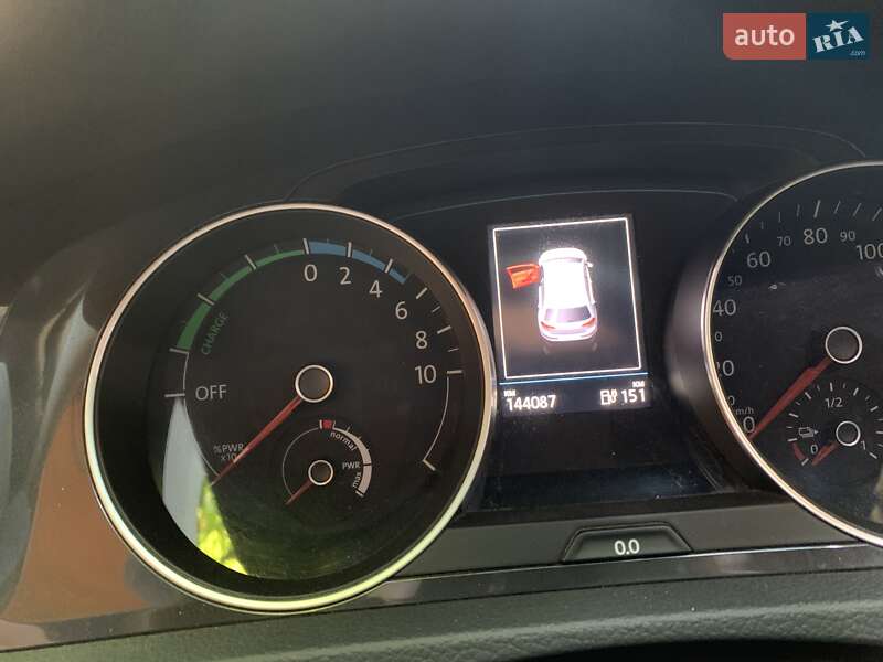 Хэтчбек Volkswagen e-Golf 2018 в Киеве